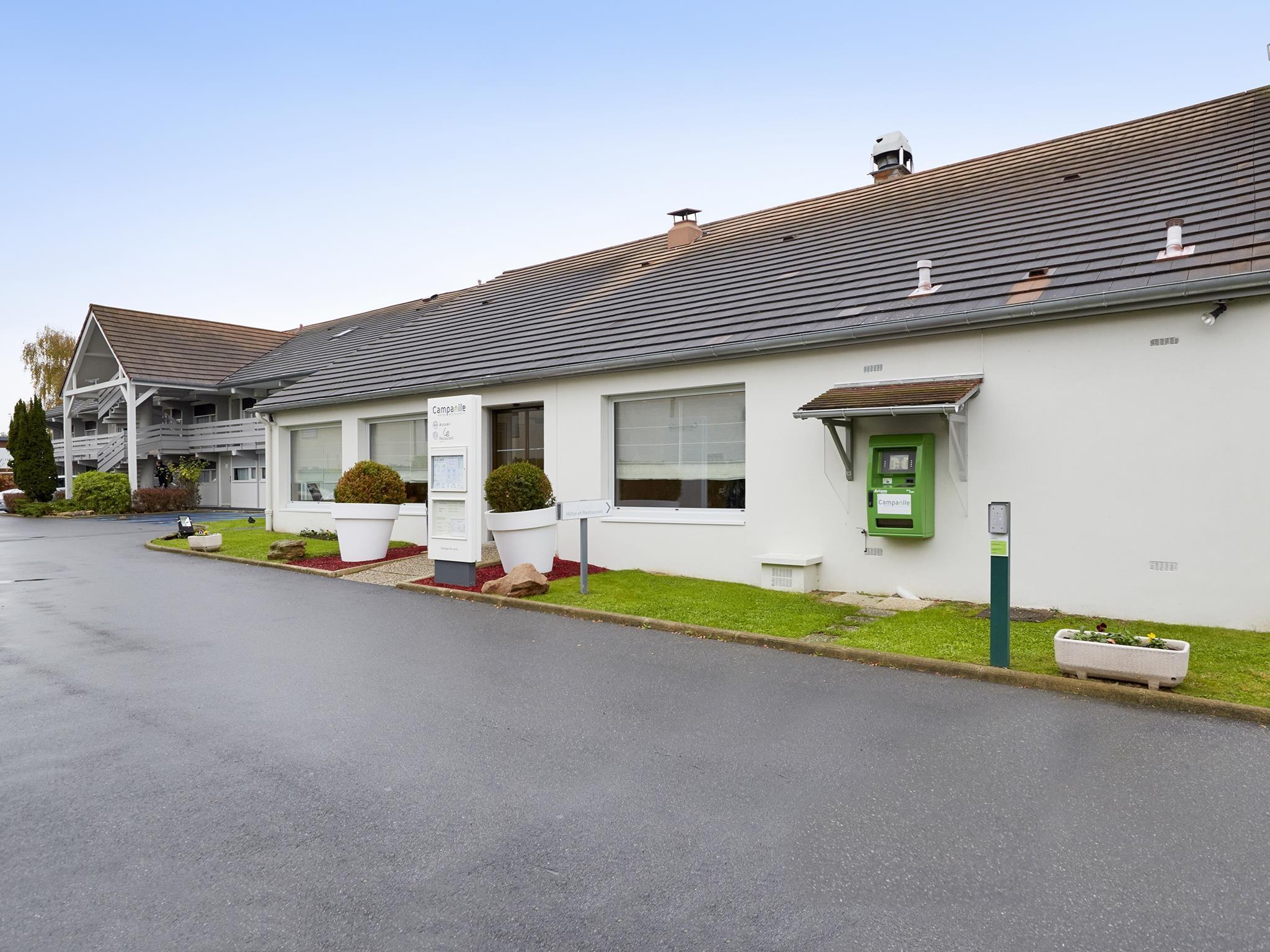 Campanile Montesson - Le Vesinet Hotel Exterior photo