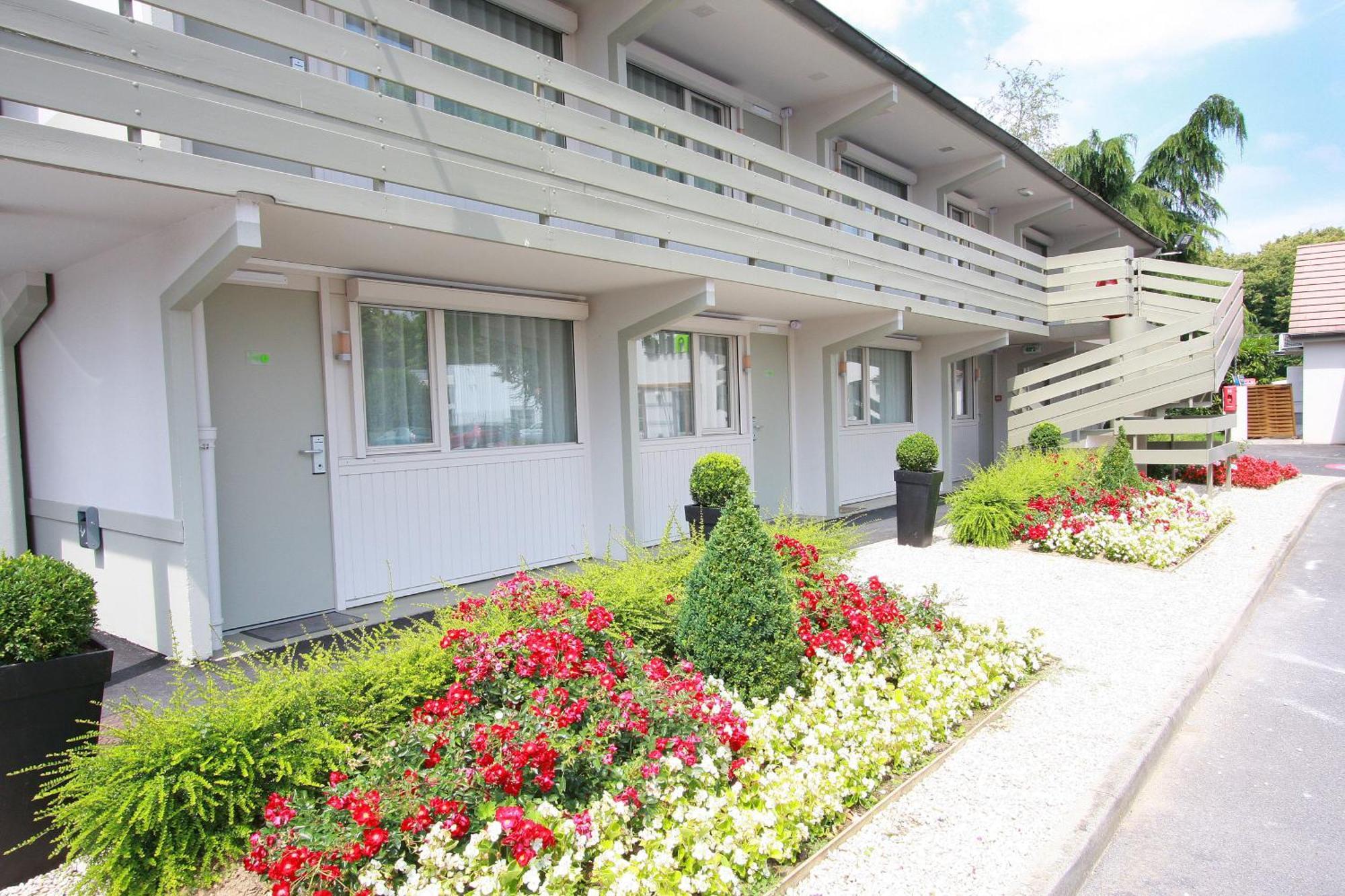 Campanile Montesson - Le Vesinet Hotel Exterior photo