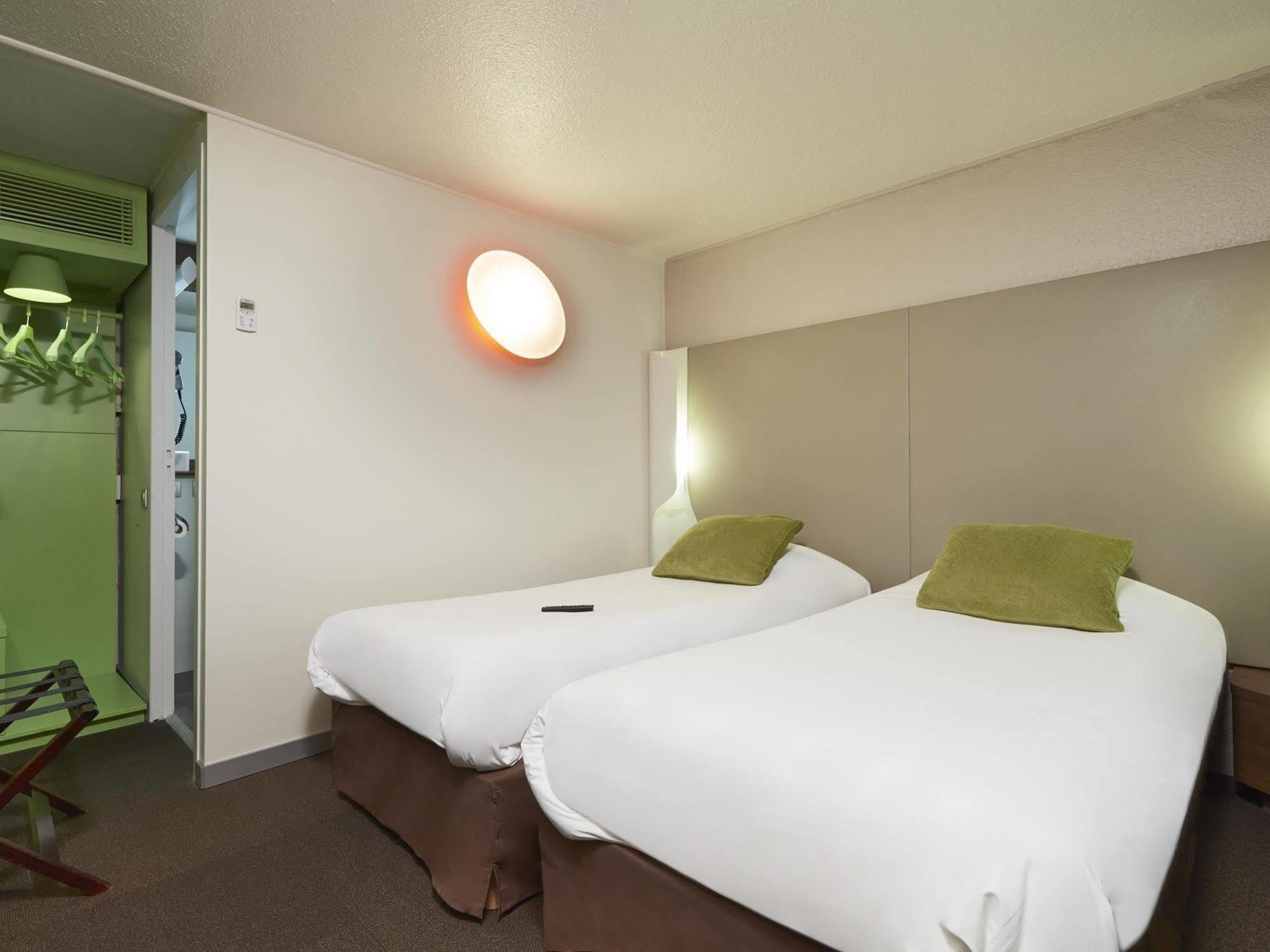 Campanile Montesson - Le Vesinet Hotel Exterior photo